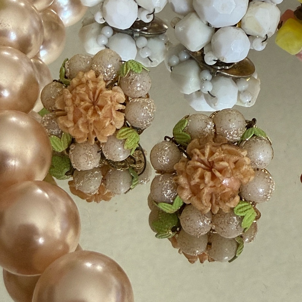 Vintage Clip Earring Bundle With Necklace - Picture 3 of 7